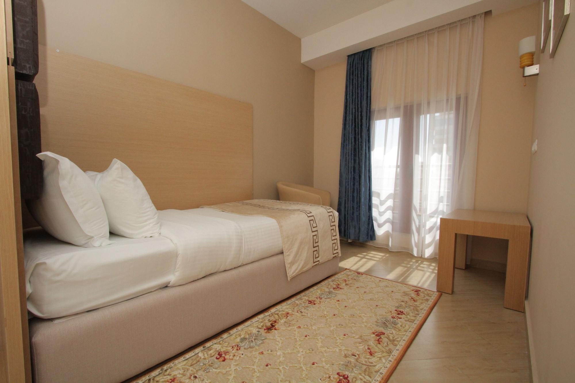 Capital Tirana Hotel Bruci Exterior foto
