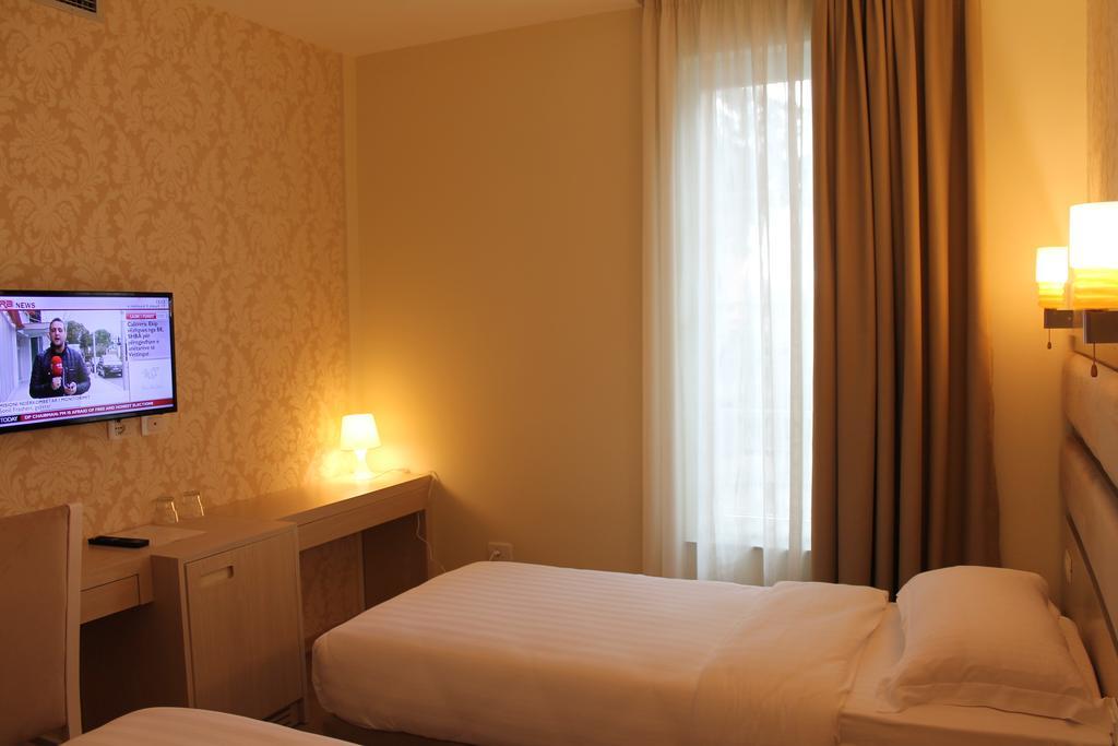 Capital Tirana Hotel Bruci Exterior foto