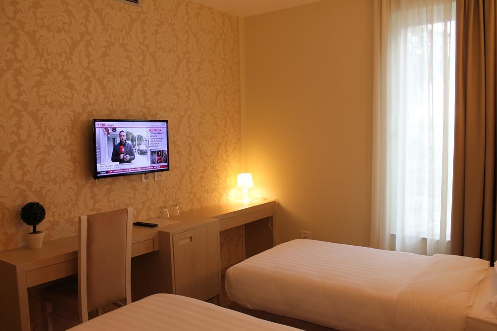 Capital Tirana Hotel Bruci Exterior foto